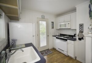 Montauk Soundview - Two Bedroom Cottage - Cottage 2 - Pic 3