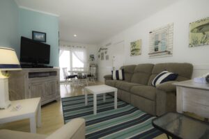 Montauk Soundview - One Bedroom Suite - Midship- Pic 4