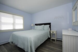 Montauk Soundview - Two Bedroom Apt Waterfront - APT 10 - Pic 2