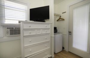 Montauk Soundview - The Simple Room - Room 8A - Pic 1